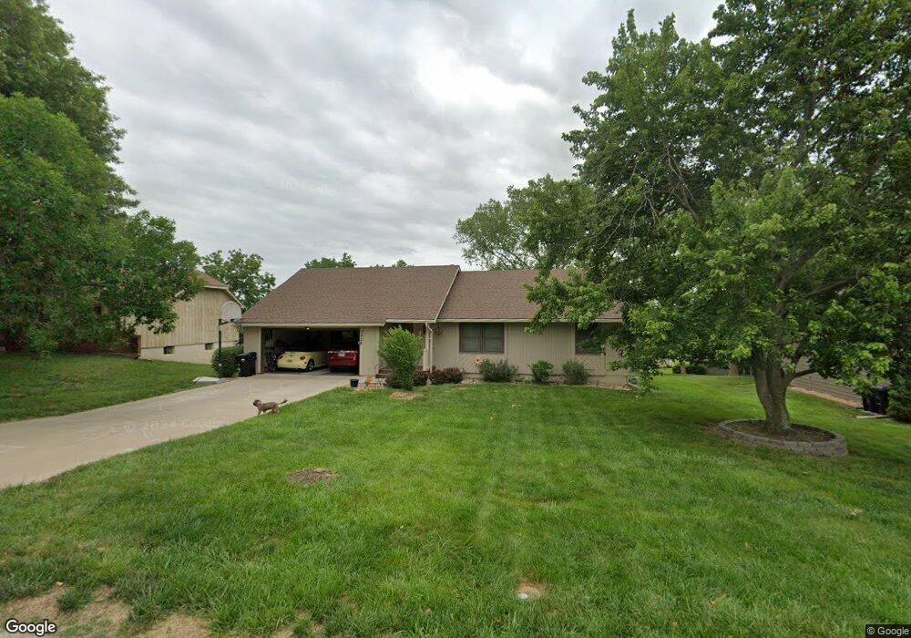 3924 SW Nottingham Rd, Topeka, KS 66610 - photo 1