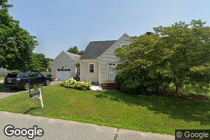 8 Riverview Ave, South Dartmouth, MA 02748