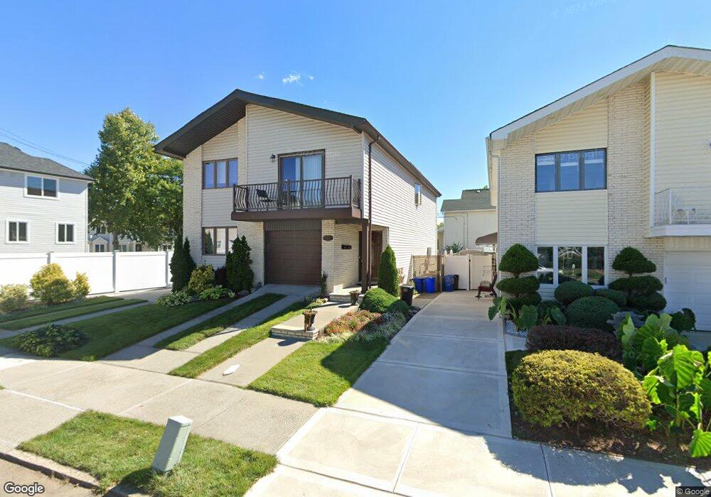 566 Pendale St, Staten Island, NY 10306 - photo 1