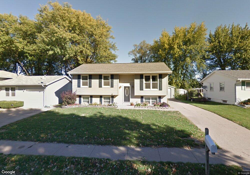 1818 W 55th St, Davenport, IA 52806 - photo 1