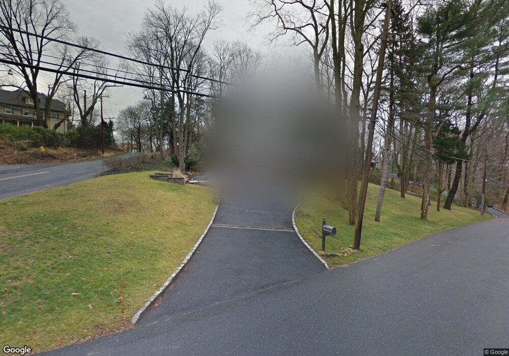 19 Tanglewood Ln, Sea Cliff, NY 11579 - photo 1