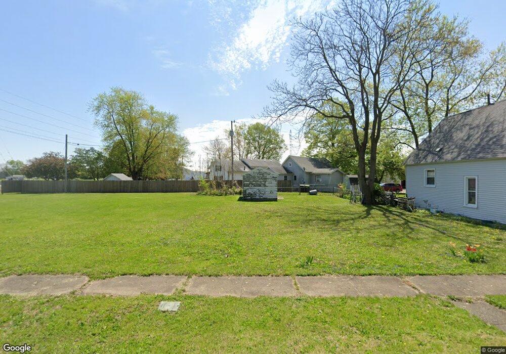 820 N Sherman St, Lincoln, IL 62656 - photo 1