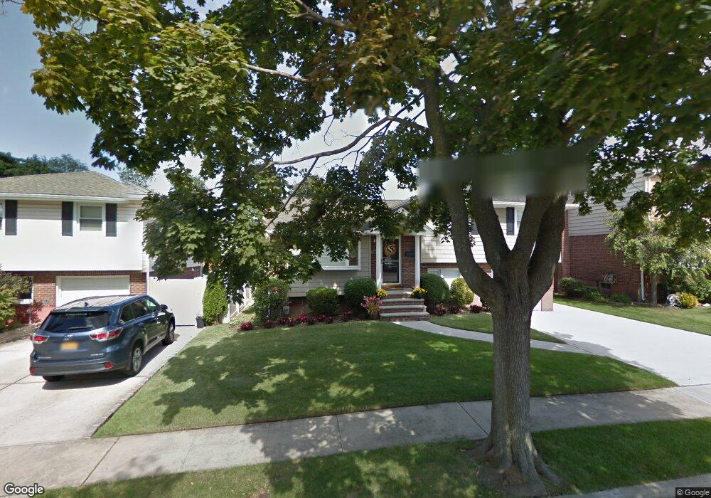 820 Franklin Place, Franklin Square, NY 11010 - photo 1