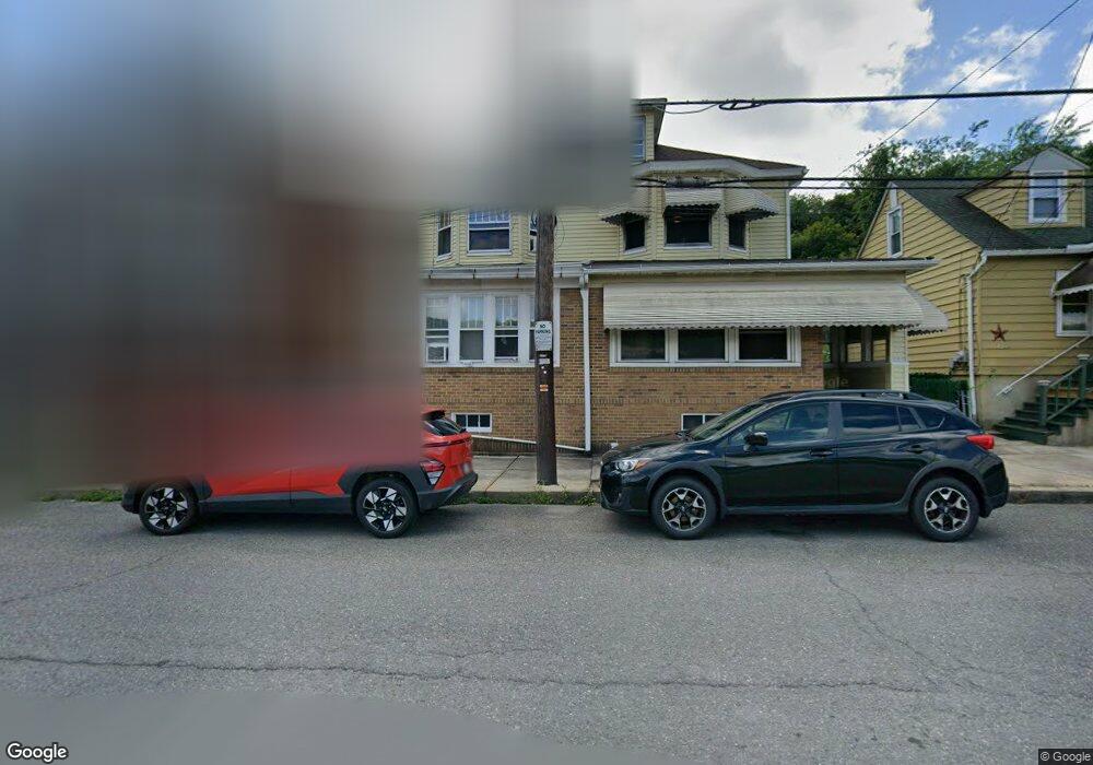 410 W Bertsch St, Lansford, PA 18232 - photo 1