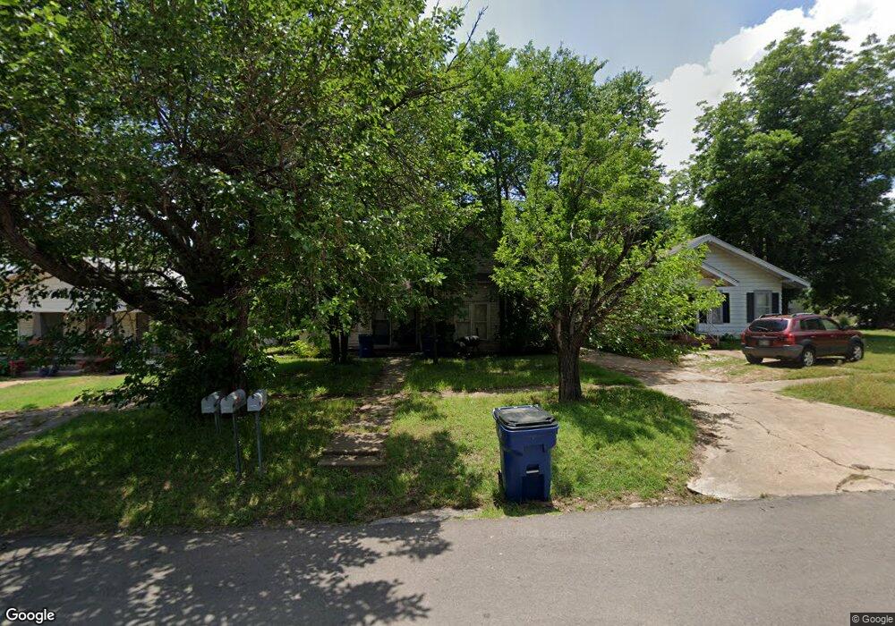 1302 W Ash Ave, Duncan, OK 73533 - photo 1