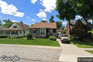 1910 Lakeland Ave, Sylvan Lake, MI 48320