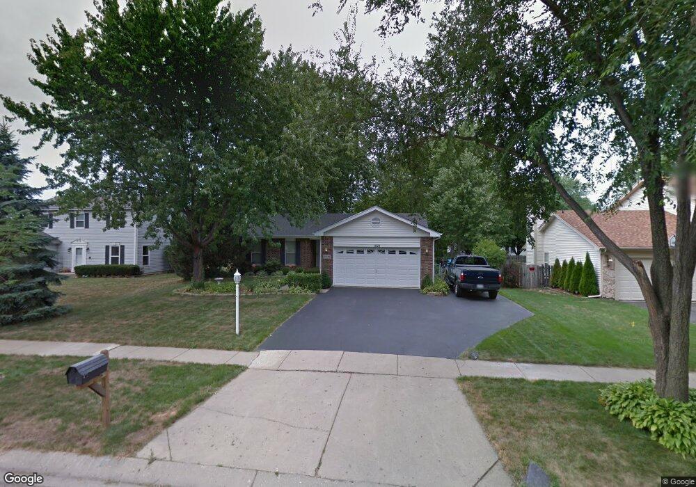 1025 Thornewood Ln, Algonquin, IL 60102 - photo 1