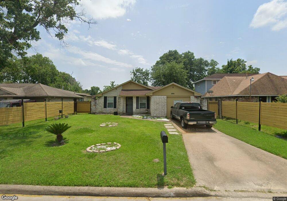 1927 Beaver Bend Rd, Houston, TX 77088 - photo 1