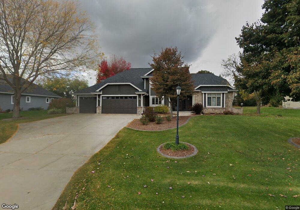 W146N7135 Winter Hollow Dr, Menomonee Falls, WI 53051 - photo 1