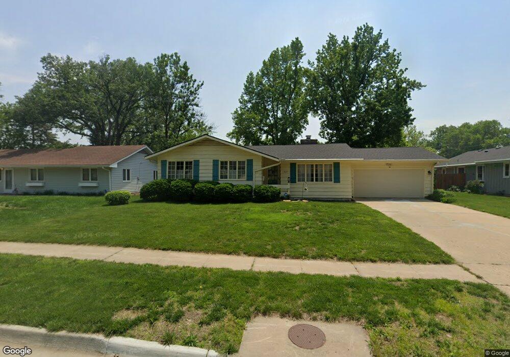 1627 SW 28th St, Topeka, KS 66611 - photo 1