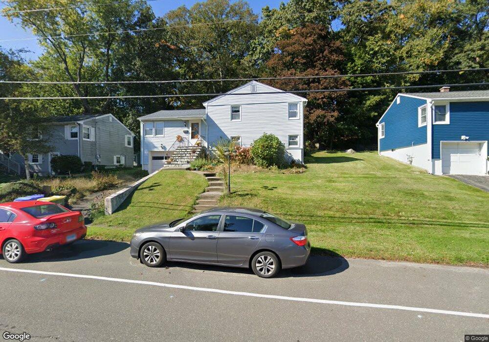 122 Longmeadow Dr, Waterbury, CT 06706 - photo 1