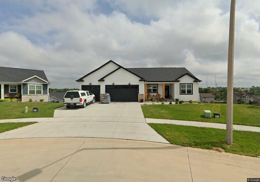 1810 Wycliffe Ct SW, Cedar Rapids, IA 52404 - photo 1