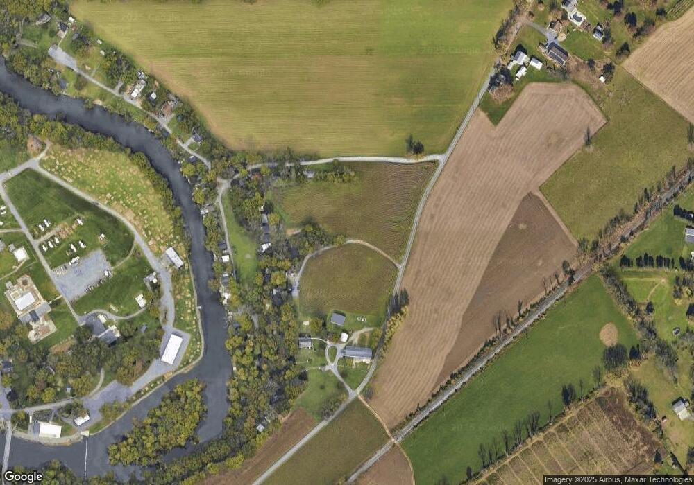 4 E Stonehouse Ln, Reading, PA 19605 - photo 1