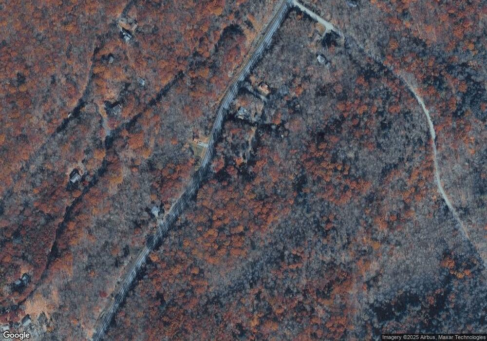 201 Blue Jay Ct, Bushkill, PA 18324 - photo 1