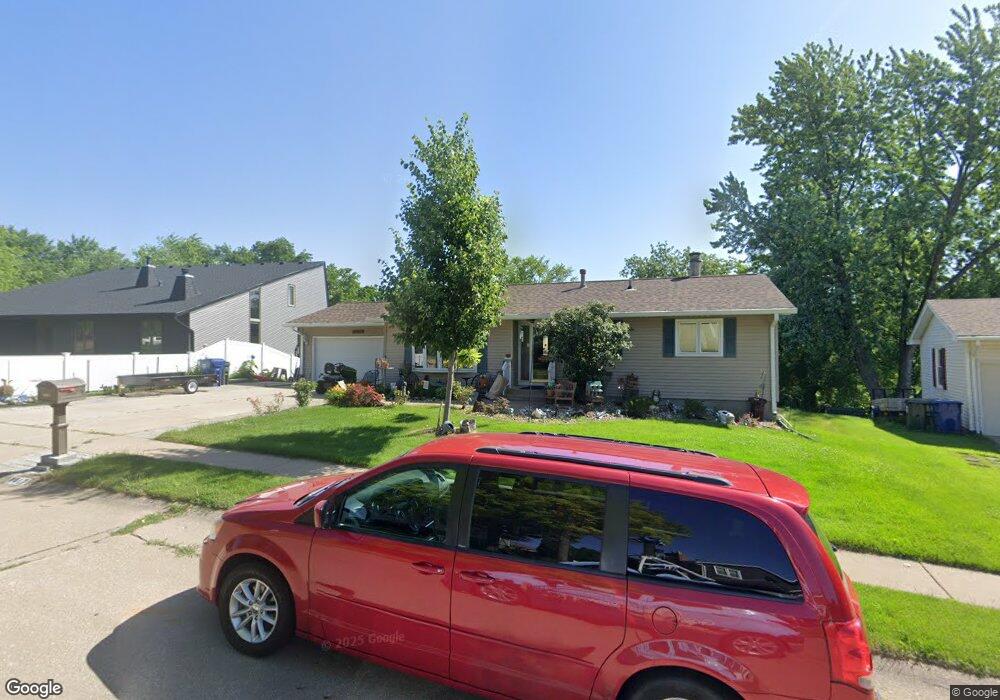 3417 N Elmwood Ave, Davenport, IA 52806 - photo 1