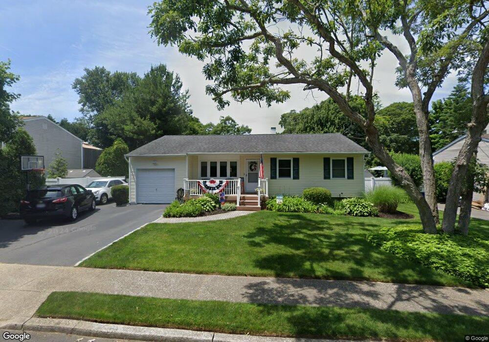 720 Bohemia Pkwy, Sayville, NY 11782 - photo 1