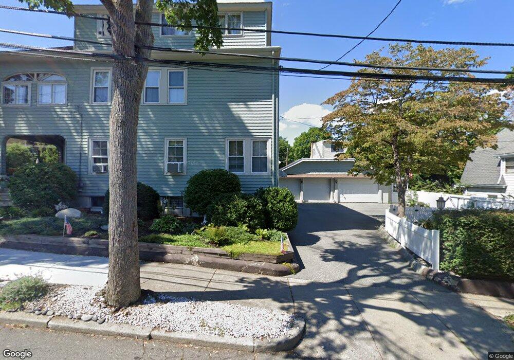 10 Hazelhurst Ave, West Newton, MA 02465 - photo 1