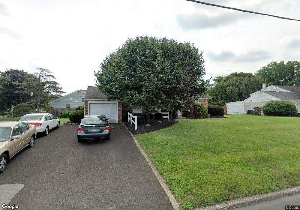 927 Woodbourne Dr, Southampton, PA 18966 - photo 1