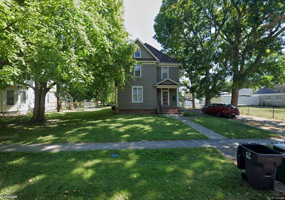 607 N Main St, Tuscola, IL 61953 - photo 1