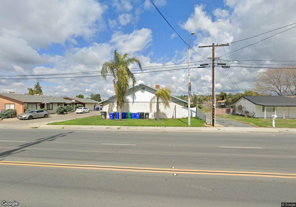 546 W Henderson Ave, Porterville, CA 93257 - photo 1
