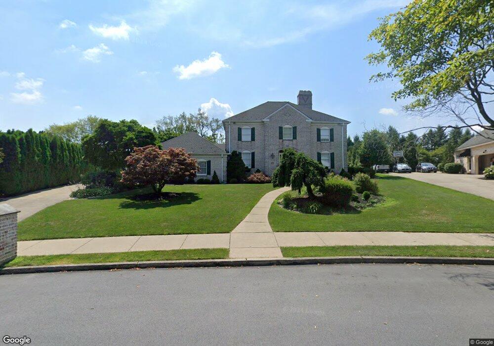 930 Wafford Ln, Bethlehem, PA 18017 - photo 1