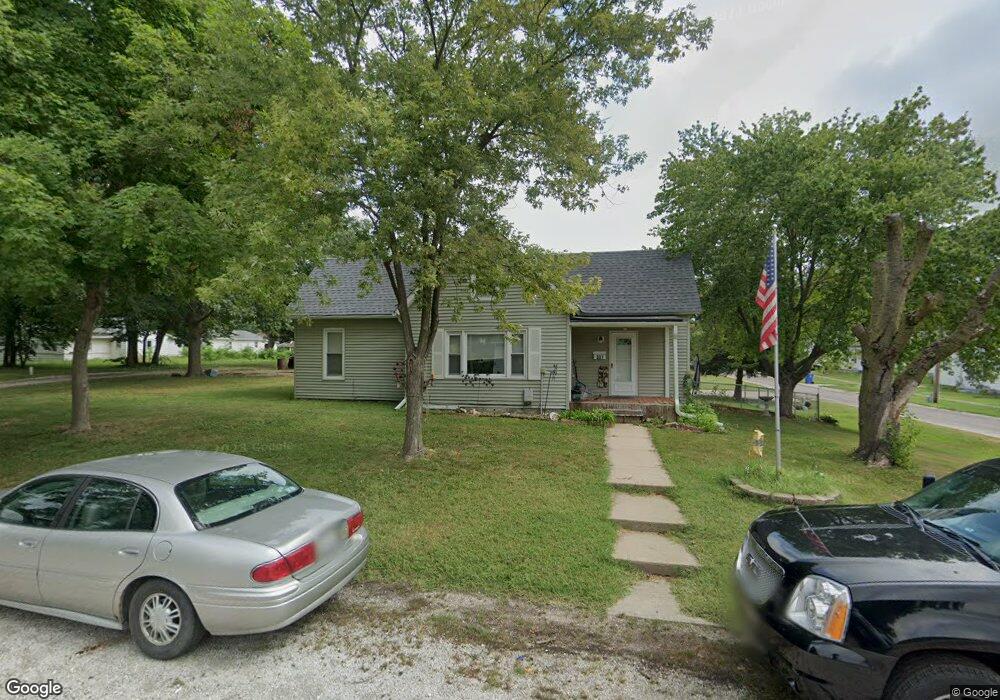 301 W Beardstown St, Virginia, IL 62691 - photo 1