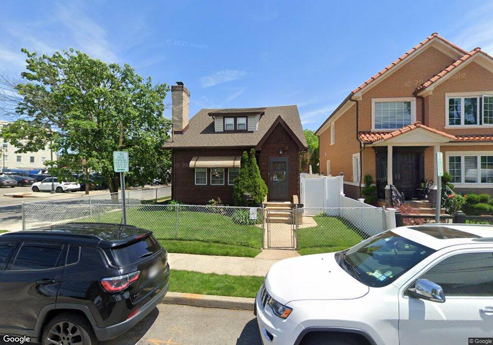 33 Hoffman St, Franklin Square, NY 11010 - photo 1