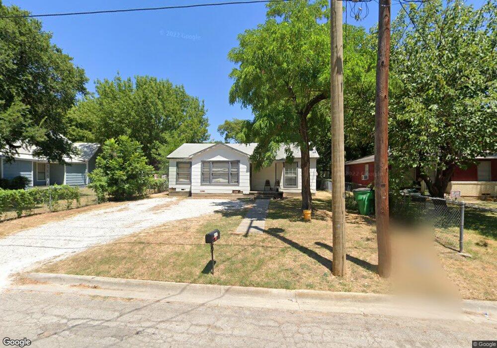 726 N Taylor St, Gainesville, TX 76240 - photo 1