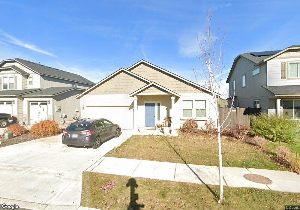 2485 NW Hemlock Way, Redmond, OR 97756 - photo 1