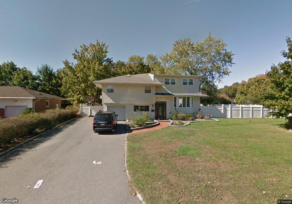 24 Ruth Blvd, ComMacK, NY 11725 - photo 1