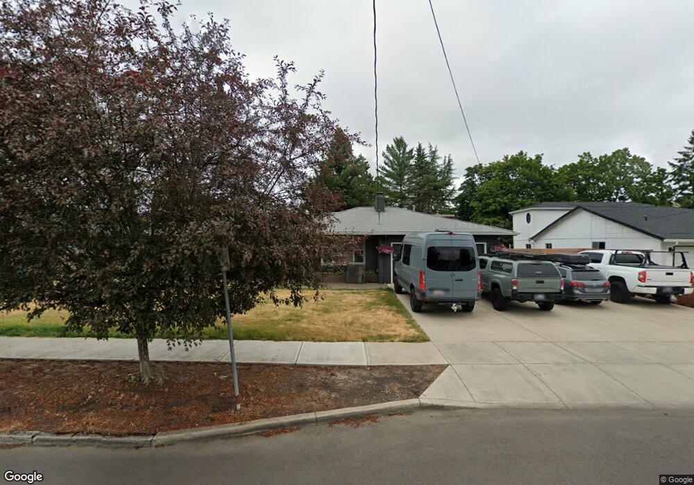 211 E 5th St, Newberg, OR 97132 - photo 1