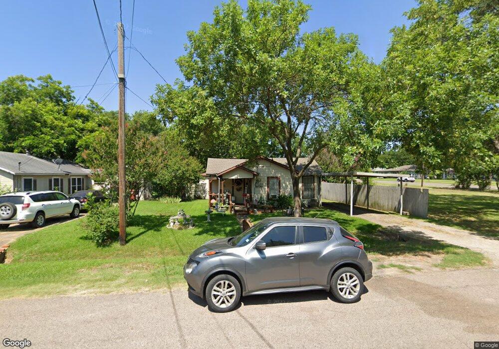 1911 N Main St, Bonham, TX 75418 - photo 1