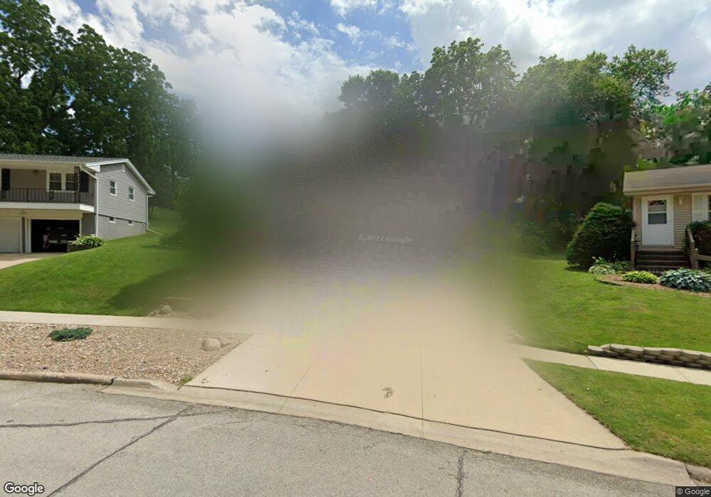 1067 Juniper Dr SW, Cedar Rapids, IA 52404 - photo 1