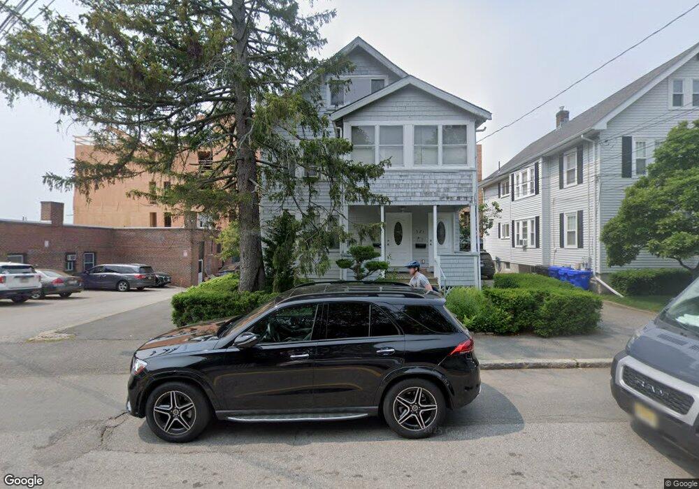 521 Heath St, Chestnut Hill, MA 02467 - photo 1