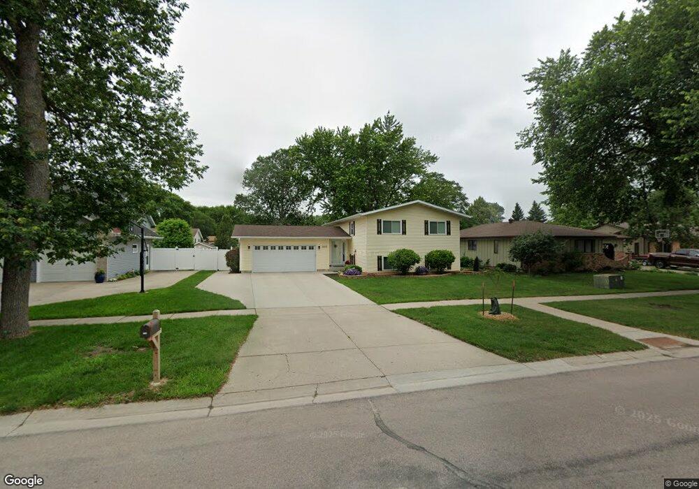 3602 Elm St N, Fargo, ND 58102 - photo 1