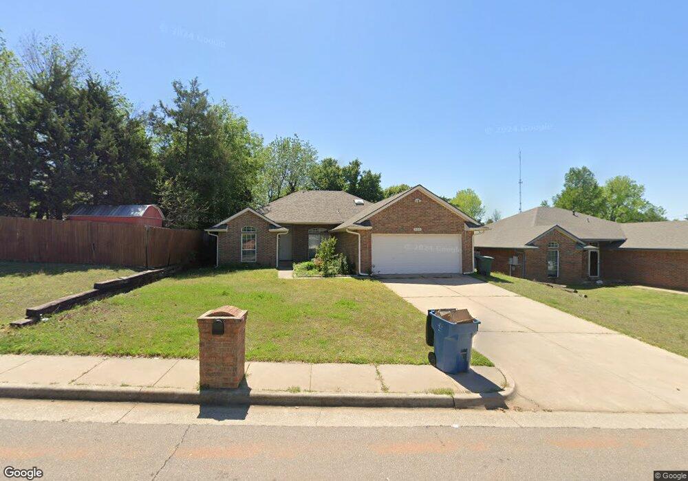 926 Castle Rd, Edmond, OK 73034 - photo 1