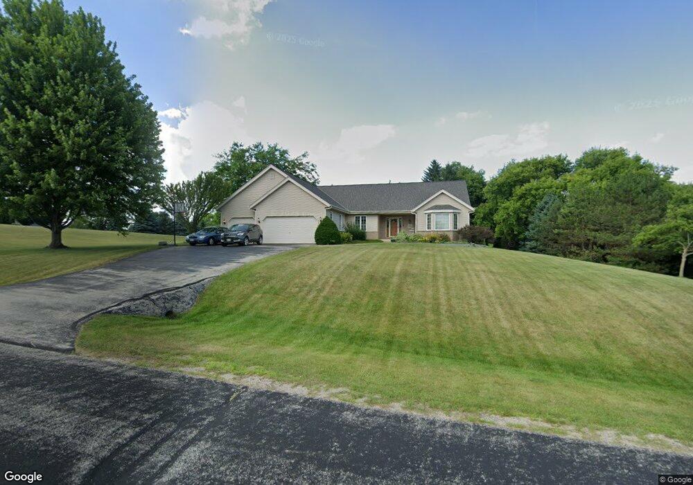 N52W26630 Arrowhead Dr, Pewaukee, WI 53072 - photo 1