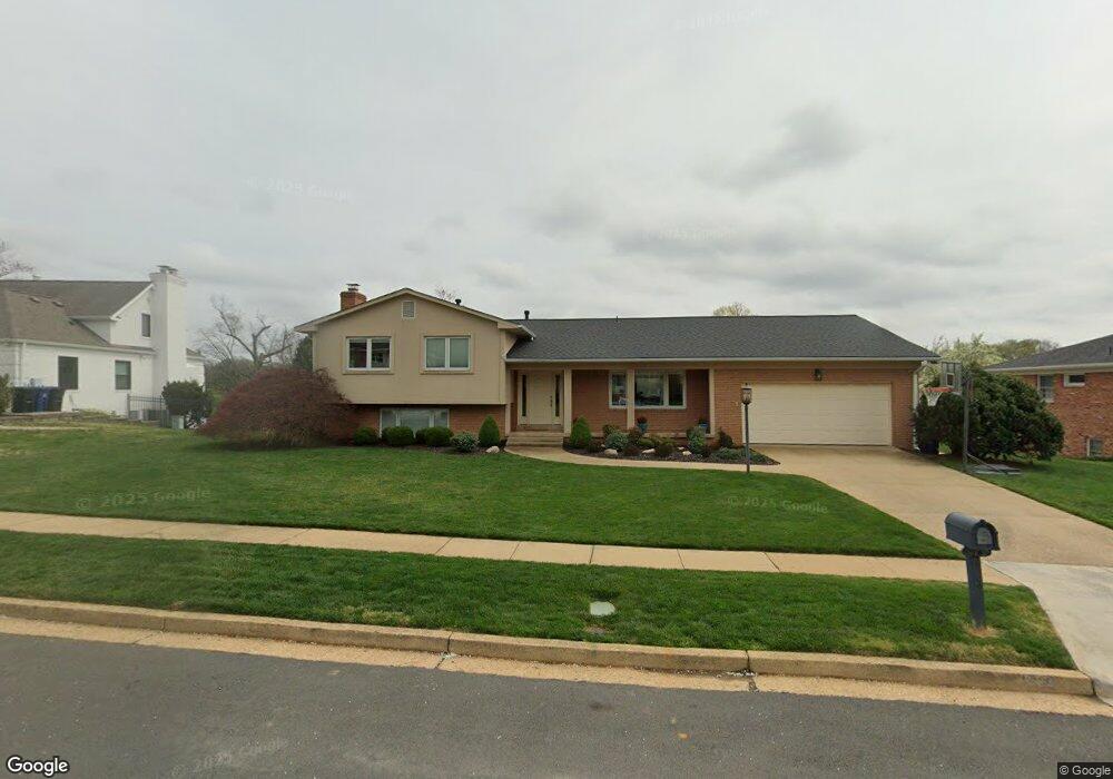 913 Fairway Dr NE, Vienna, VA 22180 - photo 1