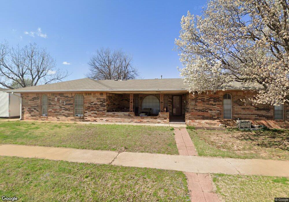 925 NE 6th St, Moore, OK 73160 - photo 1