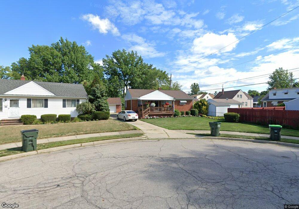 30571 Kerry Ln, Wickliffe, OH 44092 - photo 1