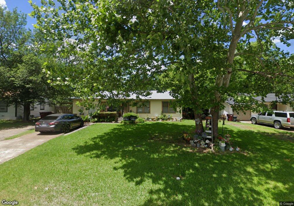 112 W Russell Ave, Bonham, TX 75418 - photo 1