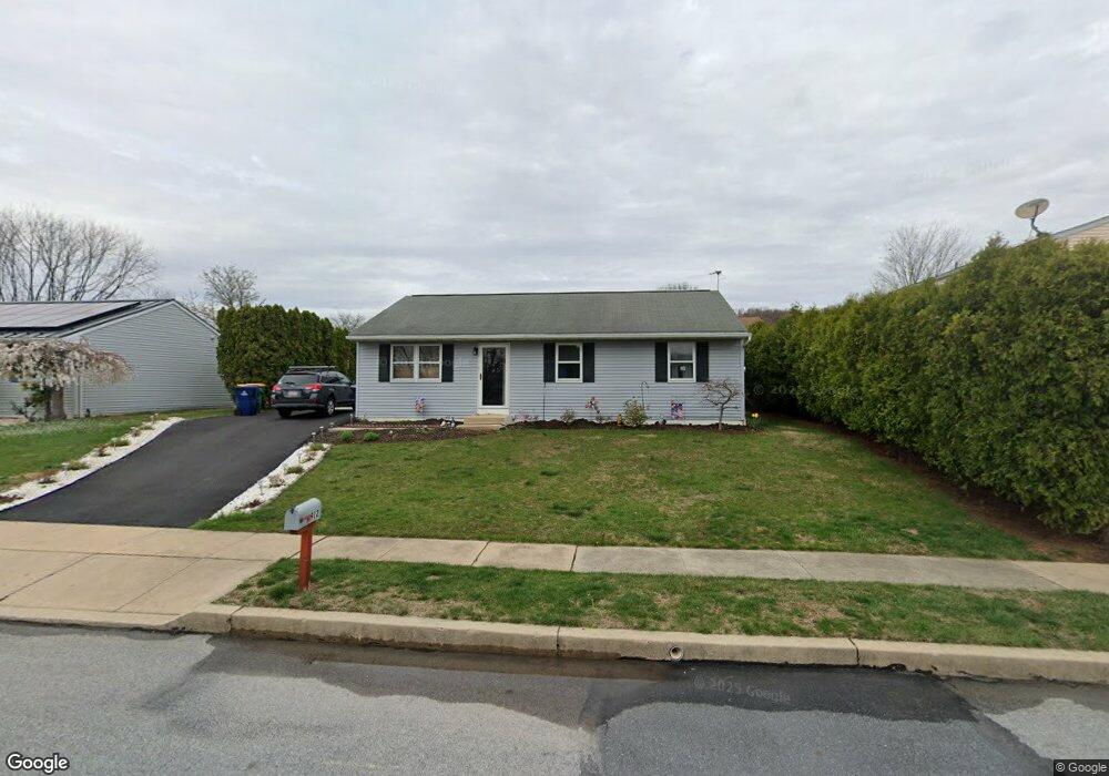 912 Blue Gate Ln, Reading, PA 19608 - photo 1