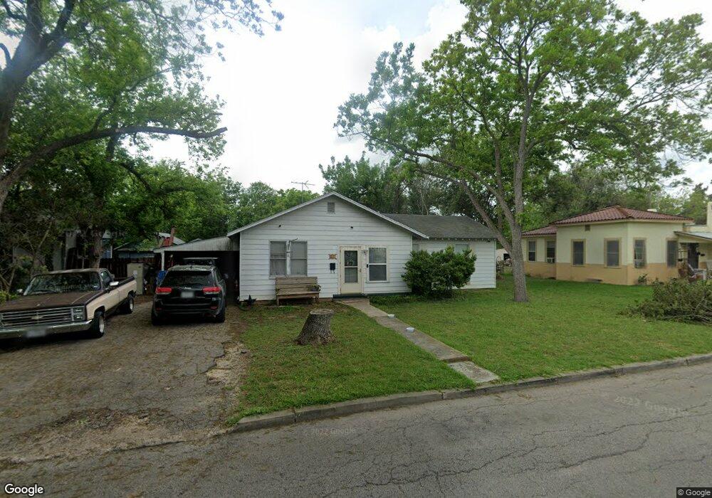 627 E Cedar St, Seguin, TX 78155 - photo 1