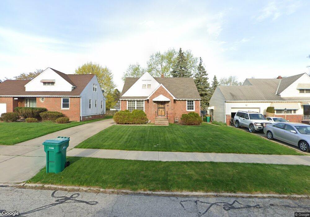 5072 Catherine St, Maple Heights, OH 44137 - photo 1