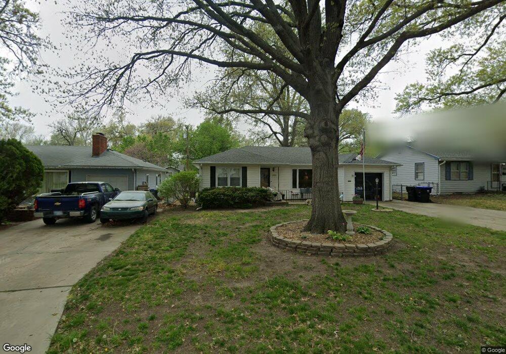 1035 SW Parkview St, Topeka, KS 66604 - photo 1