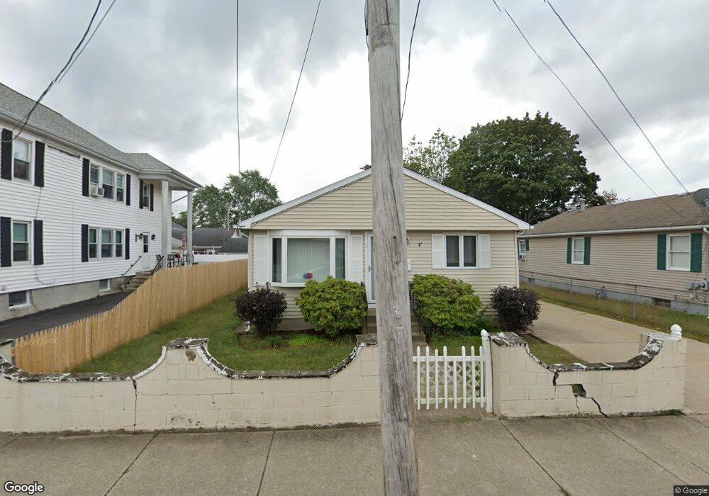 61 Hunts Ave, Pawtucket, RI 02861 - photo 1