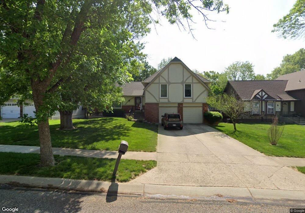 10237 Haskins St, Lenexa, KS 66215 - photo 1