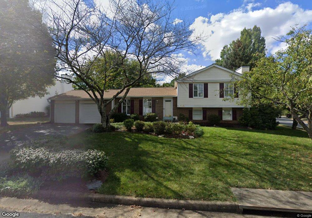 3412 Tyburn Tree Ct, Herndon, VA 20171 - photo 1