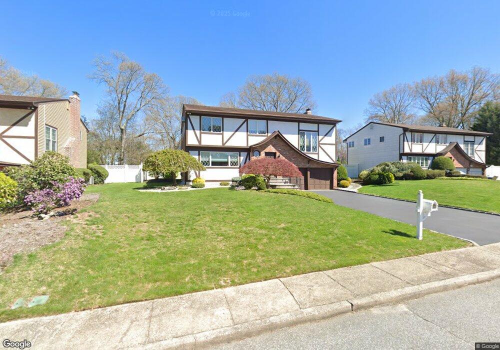 22 Cornell Dr S, ComMacK, NY 11725 - photo 1