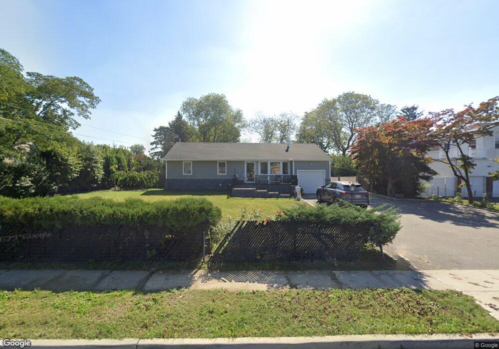 14 Scholar Ln, ComMacK, NY 11725 - photo 1